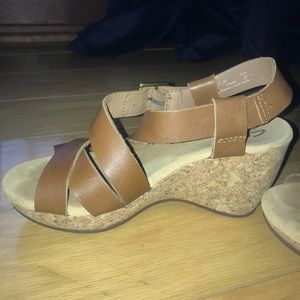Clark’s Leather neutral sandals! Size 6.5